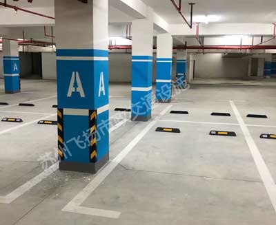 蘇州車(chē)庫(kù)劃線(xiàn)多少錢(qián)一米？蘇州公路劃線(xiàn)多少一平方？