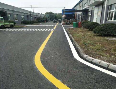 廠區(qū)道路劃線作用是什么，廠區(qū)道路劃線找誰？飛揚市政口碑好