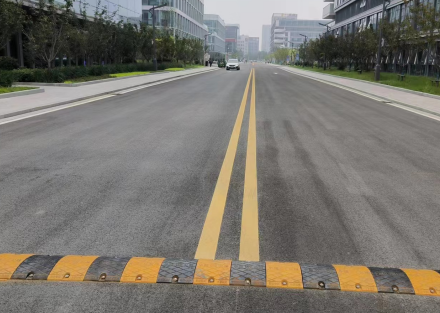 專業(yè)與安全的完美結(jié)合，飛揚(yáng)市政蘇州廠區(qū)劃線服務(wù)