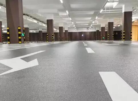 工廠磨石地坪施工難題不用愁，專業(yè)設(shè)備團隊來解憂