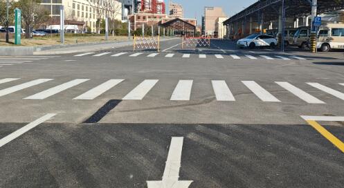 蘇州商業(yè)廣場地面劃線專家，包工包料打造智慧化通行空間